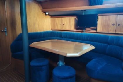 Hire Sailboat Jeanneau Sun odyssey 42 CC Six-Fours-les-Plages