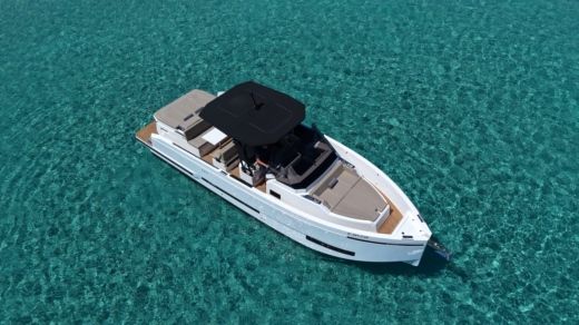 Motorboat De Antonio D32 Boat design plan