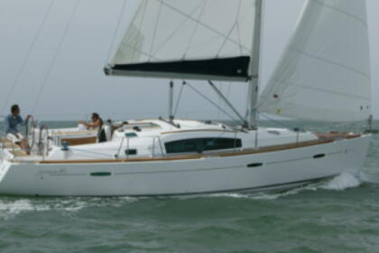 Charter Sailboat Beneteau Oceanis 40 Macinaggio