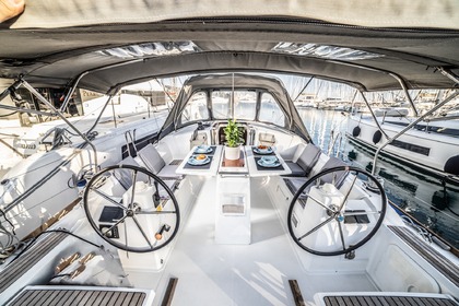 Ενοικίαση Ιστιοπλοϊκό σκάφος BENETEAU Oceanis 381 Άλιμος