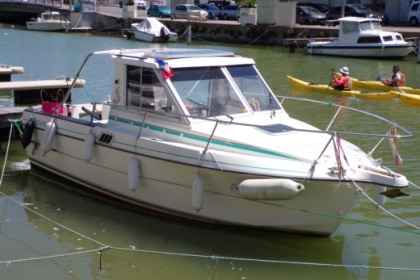 Charter Motorboat Beneteau Antares 680 Saint-Cyprien