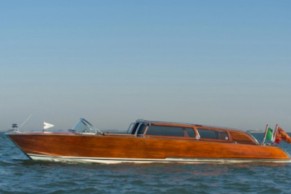 Rental Motorboat Barca Superior in mogano Water Limousine Venice