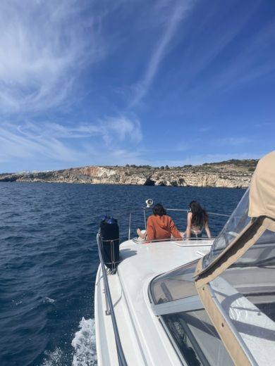 Ta' Xbiex Motorboat Larson Cabrio 310 alt tag text