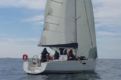 Rental Sailboat  Sun Odyssey 349 3 cab La Trinité-sur-Mer