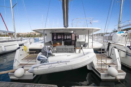 Alquiler Catamarán  Astréa 42 Pomer