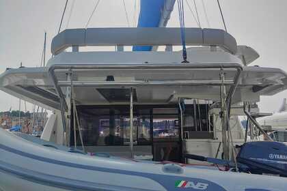 Noleggio Catamarano Robertson & Caine Leopard 45 Procida