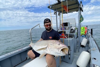 Hire Motorboat Boston Whaler Outrage 22 V Les Sables-d'Olonne