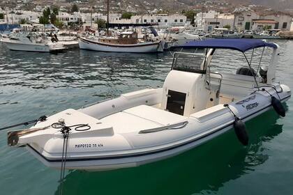 Location Semi-rigide Predator 2008 Parikiá