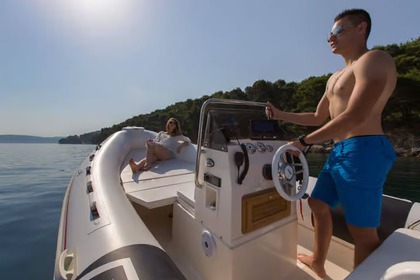 Location Semi-rigide Joker Boat Clubman 21 Vilamoura