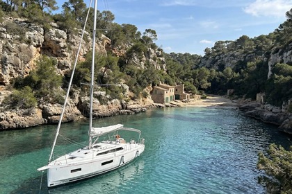 Charter Sailboat Beneteau Oceanis 37,1 Mallorca