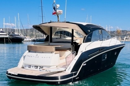 Rental Motorboat Prestige 44 S Saint-Tropez