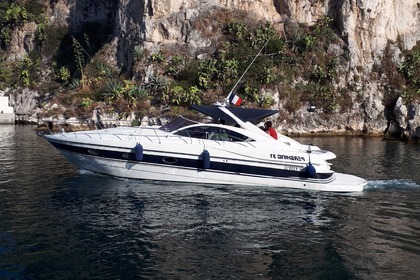 Charter Motorboat Pershing 37 Beaulieu-sur-Mer