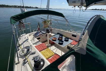 Hire Sailboat Jeanneau Sun Fizz Arradon