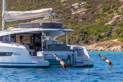 Charter Catamaran Fountaine Pajot New 44 Portimão