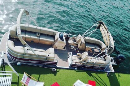 Charter Motorboat Sun Tracker Party Barge 24DLX Paris