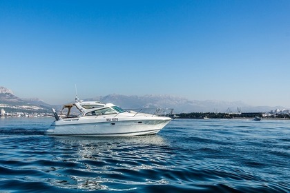 Charter Motorboat Jeanneau Prestige 34 Split
