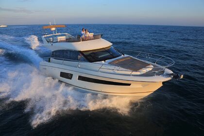 Noleggio Yacht a motore Jeanneau prestige 450 fly Taormina