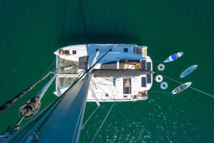 Location Catamaran  LAGOON 43 (4 CAB + 2) / 4 SDB Le Marin