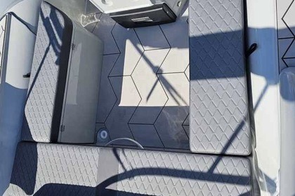 Verhuur RIB Sacs Marine Strider 25 Kotor