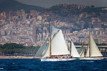 Miete Segelboot Pere Nicolau wooden ketch Barcelona