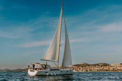 Miete Segelboot BENETEAU OCEANIS 45 Šibenik