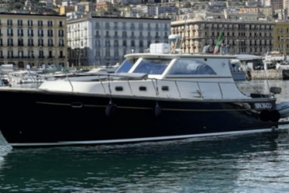 Noleggio Barca a motore Cantieri Estensi Goldestar Classic 440 Ischia
