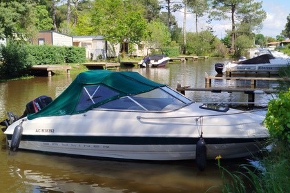 Location Bateau à moteur Bayliner Capri Cuddy 1802 Biscarrosse