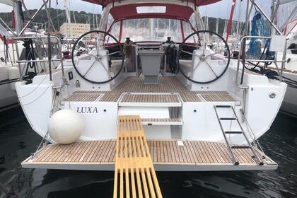 Hire Sailboat Bénéteau Oceanis 41.1 Split