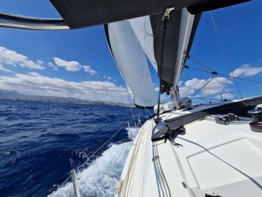 Denia Sailboat Beneteau Oceanis 40 alt tag text