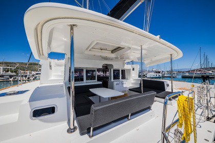 Charter Catamaran Lagoon-Bénéteau Lagoon 450 F - 4 + 2 cab. Trogir