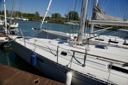 Hire Sailboat Beneteau Oceanis 440 Milazzo