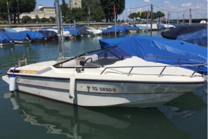 Hire Motorboat Rio open 540 Grimaud
