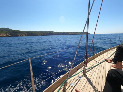 Saint-Cyr-sur-Mer Sailboat Dick Carter (architecte) Monoquille alt tag text