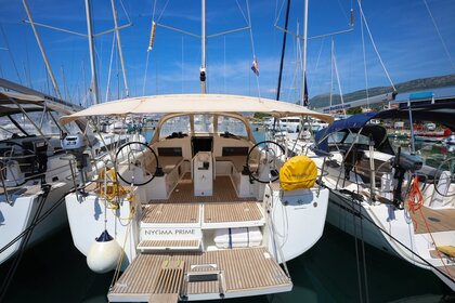 Charter Sailboat Jeanneau Sun Odyssey 490 - 4 + 1 cab.  Brač