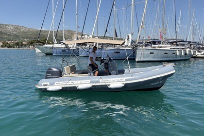 Noleggio Gommone Bura Bura 5.7 step Trogir