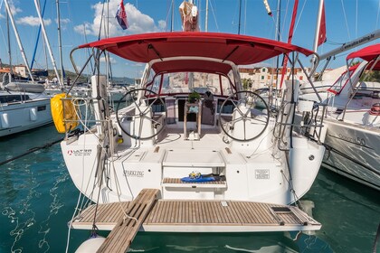 Hire Sailboat Bénéteau Oceanis 41.1 Split