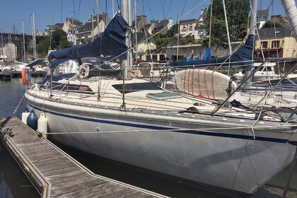 Rental Sailboat Jeanneau Attalia 32 Douarnenez