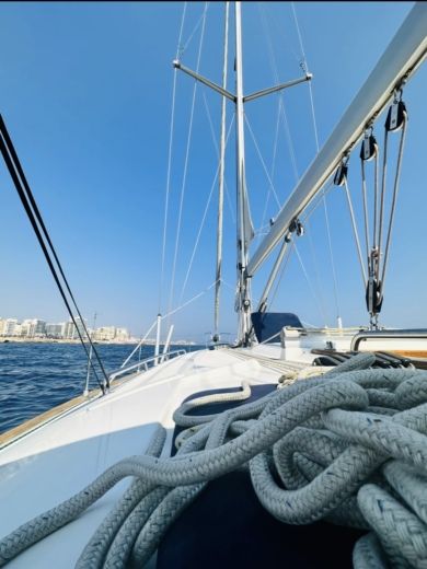 Valletta Sailboat BAVARIA 44 alt tag text