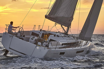 Charter Sailboat Jeanneau Sun Odyssey 440 Alimos