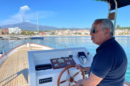 Noleggio Barca a motore Iveco Fiat Gozzo Sorrentino Giardini-Naxos