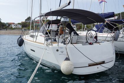 Charter Sailboat Jeanneau Sun Odyssey 449 Šolta