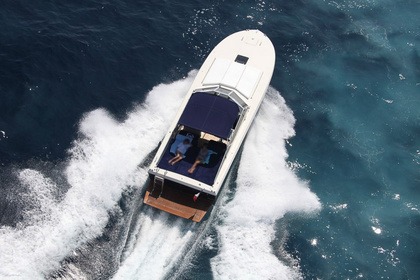 Charter Motorboat Itama 38 Grimaud