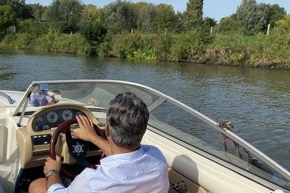 Charter Motorboat Glastron SE 177 Ghent