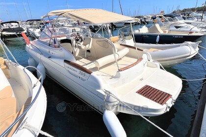 Rental Motorboat Jeanneau Leader 705 Saint-Raphaël