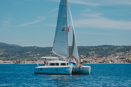 Charter Catamaran LAGOON 420 Nikiti