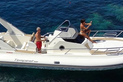 Hire Motorboat Capelli Tempest 1000 wa Lake Como