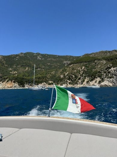 Монте-Арджентарио Motorboat Tornado 38 alt tag text