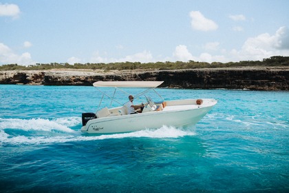 Charter Motorboat INVICTUS INVITUS 200FX Ciutadella de Menorca