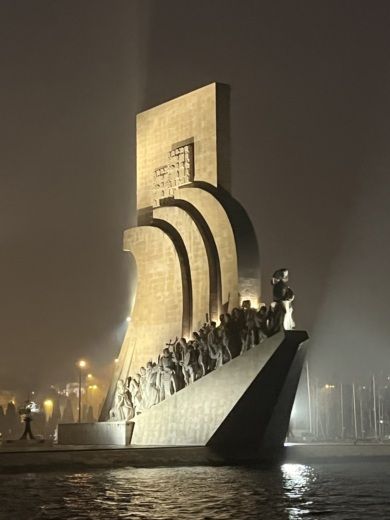 Lisbonne Motor Yacht Spertini Alalunga alt tag text