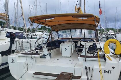 Rental Sailboat BENETEAU OCEANIS 51.1 Le Marin